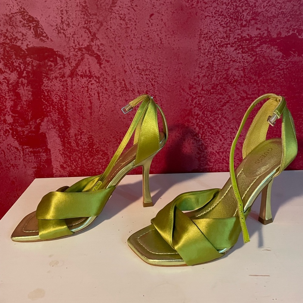 Green Guess high heels shiny shoes